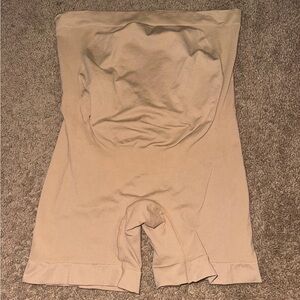 Isabel maternity over the belly shorts